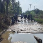 Miris, Jelang Idul Fitri, Warga Kritik Bupati Inhil Soal Jalan Rusak Parit Guntong–Pulau Kijang
