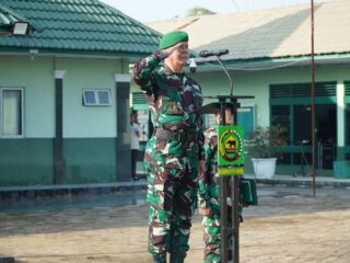 Kasdim 0314/Inhil Pimpin Upacara Bulanan, Tekankan Disiplin dan Kewaspadaan Prajurit