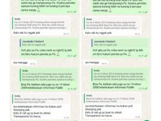 Pelaksana kegiatan desa Barengkok Idahkan UU KIP, Masyarakat keluhkan hal ini tentang penggunaan Anggaran Desa. 