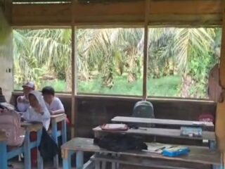Miris! Sekolah Rusak Parah di Kuala Sebatu Terhambat NPSN, 