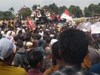 Aksi Demo Masyarakat 3 Kecamatan, Tuntut Janji KDM terkait Kompensasi yang Belum Terealisasikan Hingga 8 Bulan
