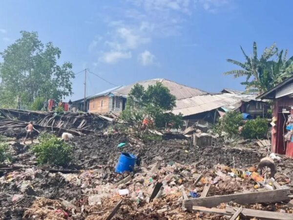 Abrasi di Tanah Merah Inhil: 4 Rumah dan 1 Rumah Tahfiz Hanyut Terseret Longsor