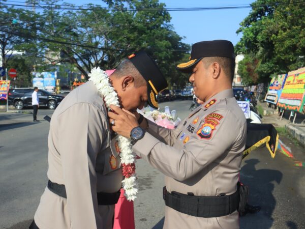 Welcome and Farewell Parade, AKBP Donny Eko Listianto Resmi Sambut Tongkat Komando Polres Indragiri Hilir