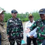 Sinergi TNI dan Pemda, Dandim 0314/Inhil Bersama Bupati Tinjau Rencana Pembangunan Jembatan Garuda
