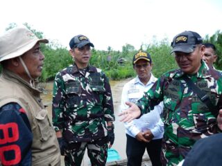 Sinergi TNI dan Pemda, Dandim 0314/Inhil Bersama Bupati Tinjau Rencana Pembangunan Jembatan Garuda