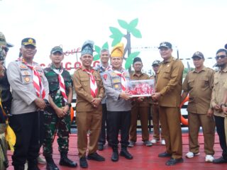 Kapolda Riau Kunjungi Concong, Tanam Mangrove hingga Salurkan Bantuan untuk Masyarakat Pesisir