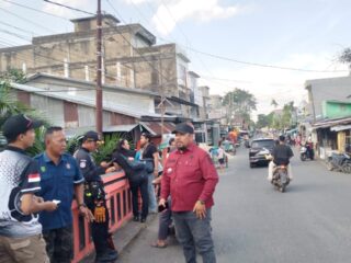 Korban Gigitan Monyet Liar di Tembilahan Bertambah Jadi 10 Orang, Tim Gabungan Sisir Permukiman Gunakan Perahu Karet